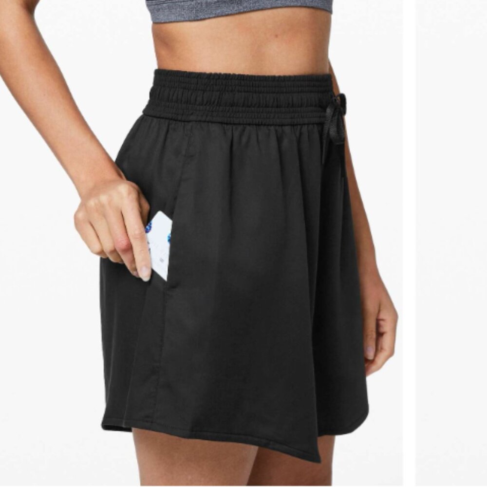 Lululemon Feeling Femme Short 5", size 4